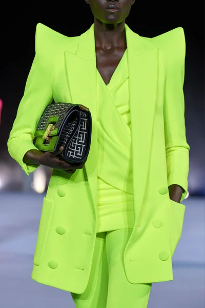 Look 1